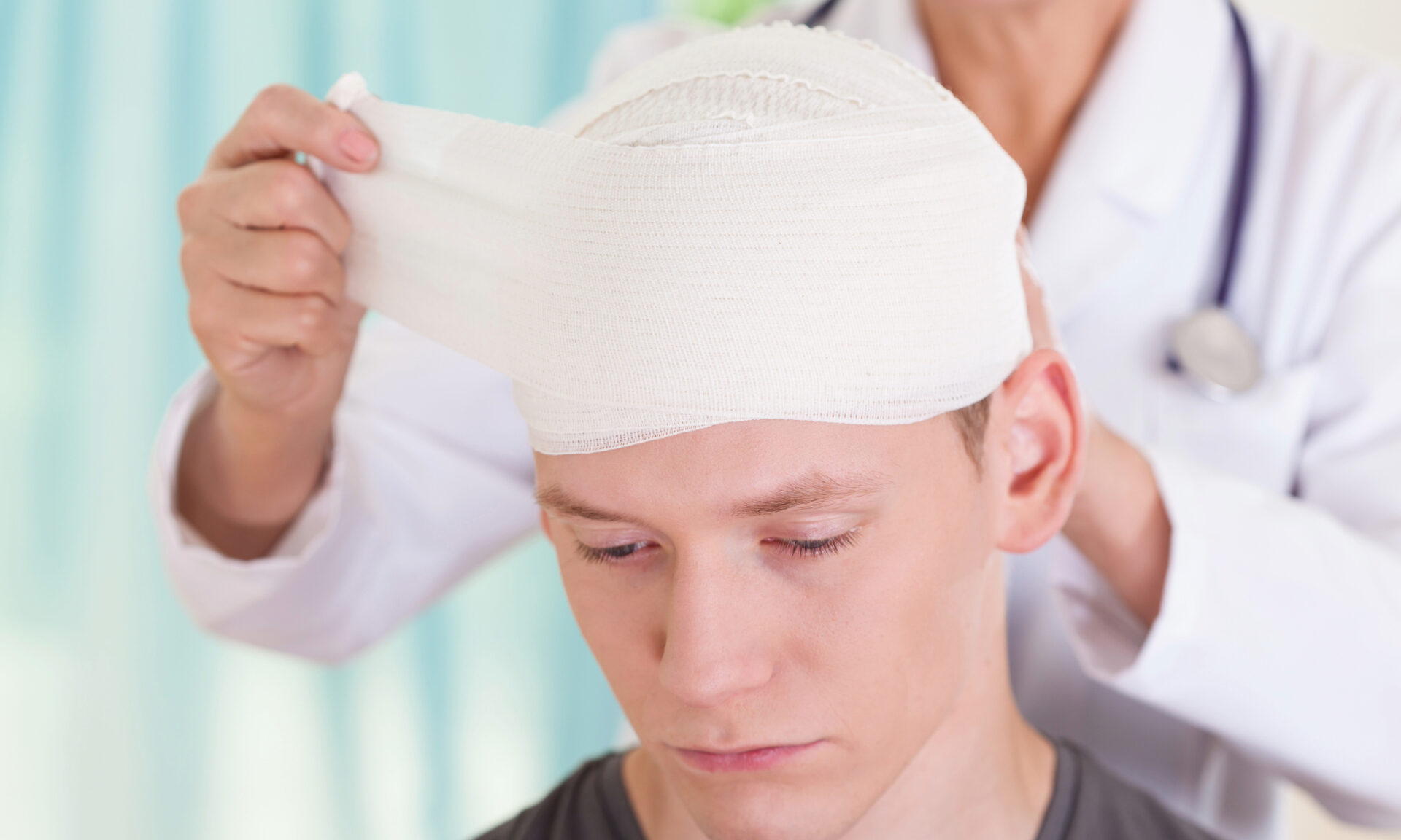 urazy glowy i mozgu po spadajacym przedmiocie